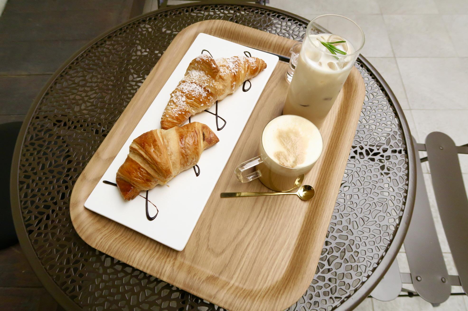 Signature drinks and desserts at J.Hidden House